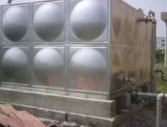 来凤不锈钢组合水箱的保温性能取决什么？