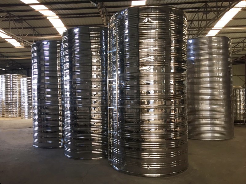 来凤圆形不锈钢保温水箱的主要特点有哪些？